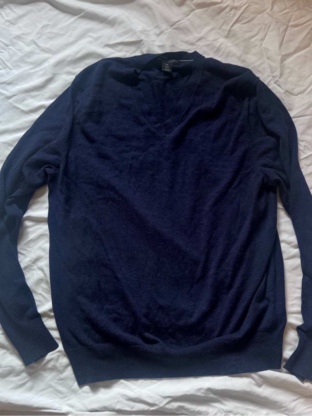 Banana Republic V-Neck Cashmere Silk Sweater in Navy
